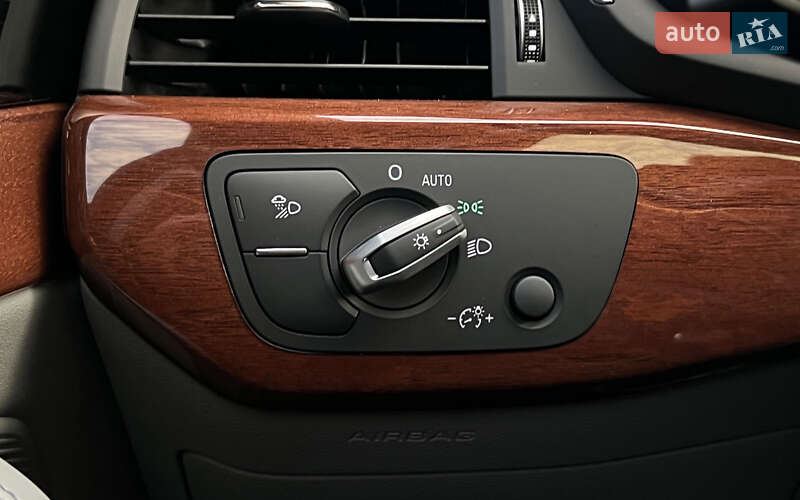 Седан Audi A4 2022 в Львове