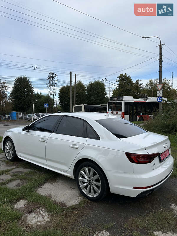 Седан Audi A4 2018 в Луцке