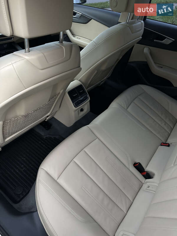 Седан Audi A4 2018 в Луцке