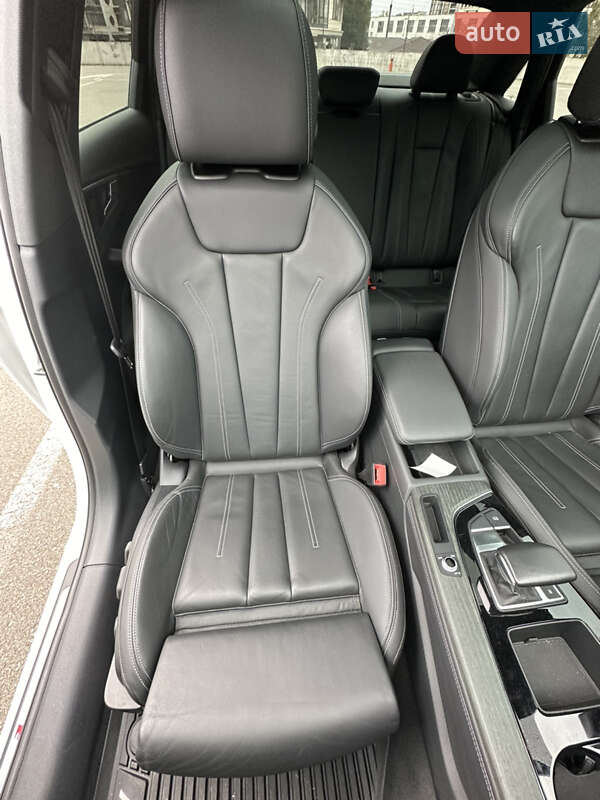 Седан Audi A4 2022 в Киеве