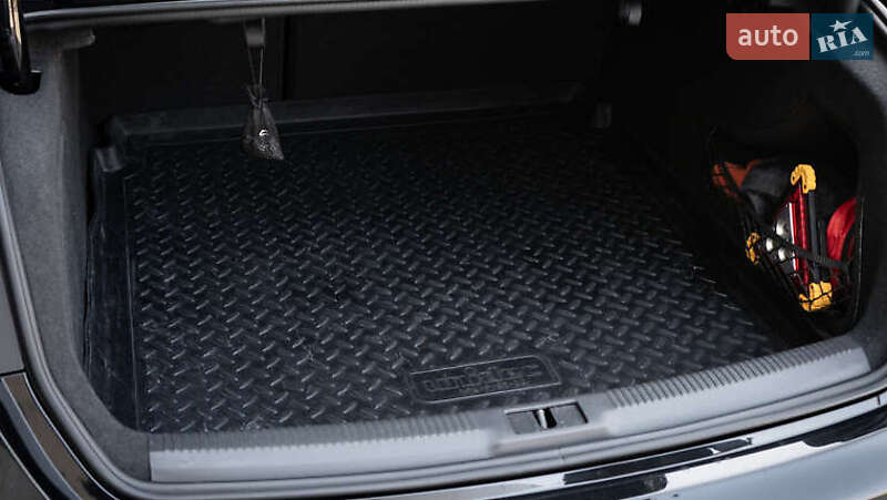 Седан Audi A4 2015 в Киеве