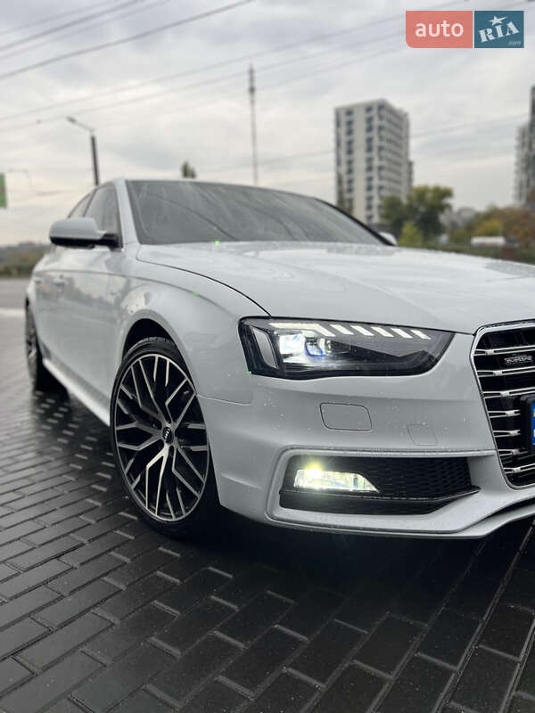 Седан Audi A4 2015 в 