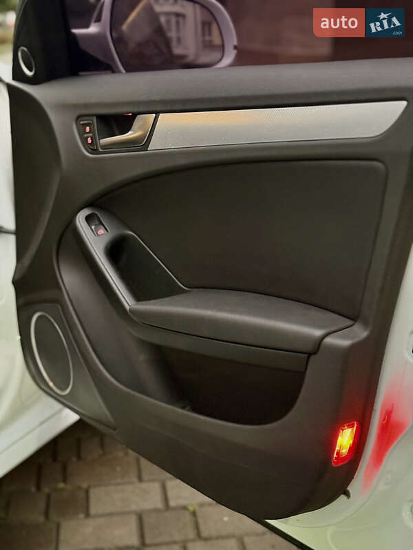 Седан Audi A4 2012 в Ивано-Франковске