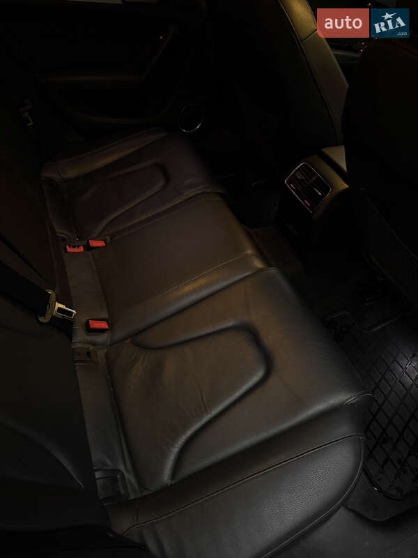 Седан Audi A4 2012 в Ивано-Франковске