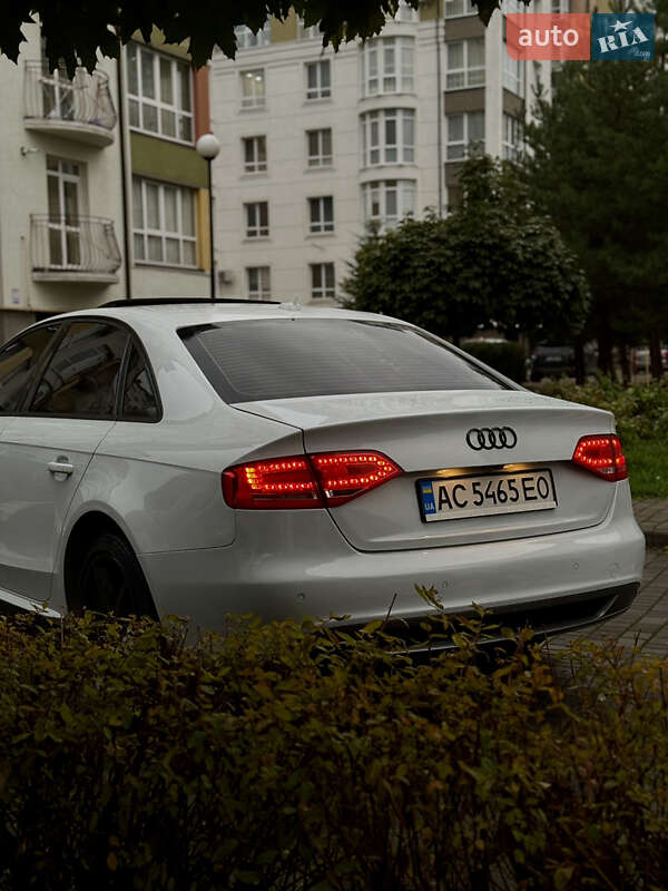 Седан Audi A4 2012 в Ивано-Франковске