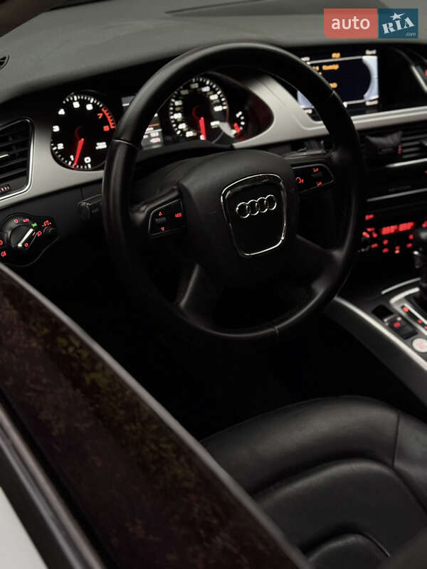 Седан Audi A4 2012 в Ивано-Франковске