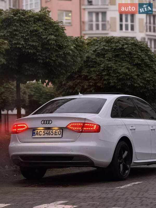 Седан Audi A4 2012 в Ивано-Франковске