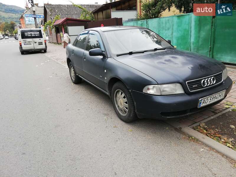 Седан Audi A4 1995 в Рахове