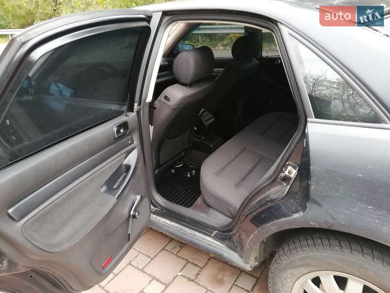 Седан Audi A4 1995 в Рахове