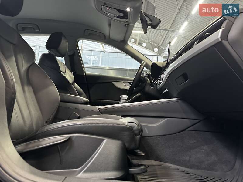 Седан Audi A4 2020 в Киеве