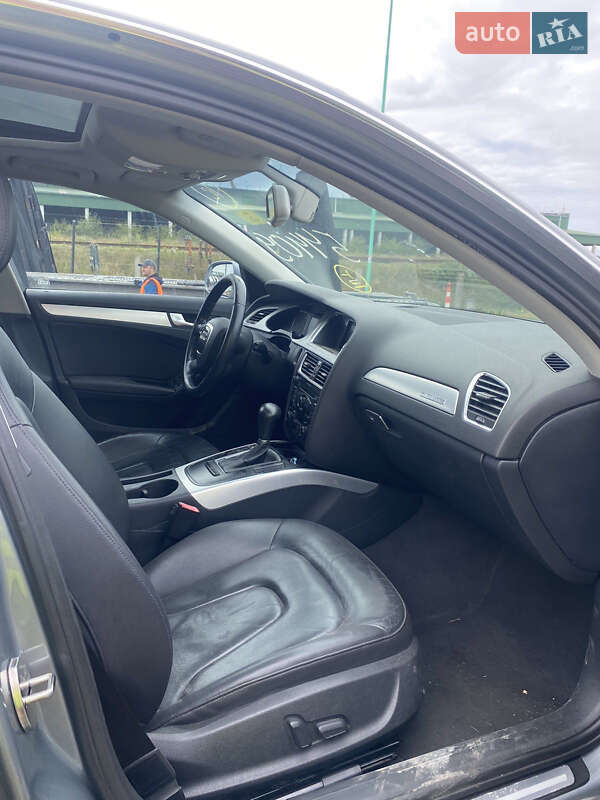 Седан Audi A4 2011 в Ровно