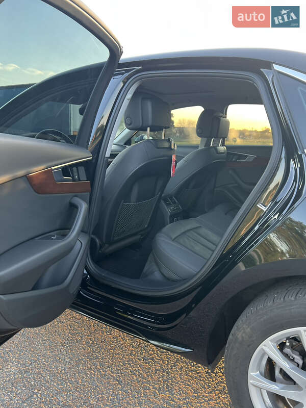 Седан Audi A4 2020 в Киеве
