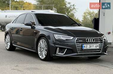 Седан Audi A4 2019 в 