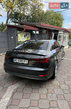 Седан Audi A4 2018 в Львові