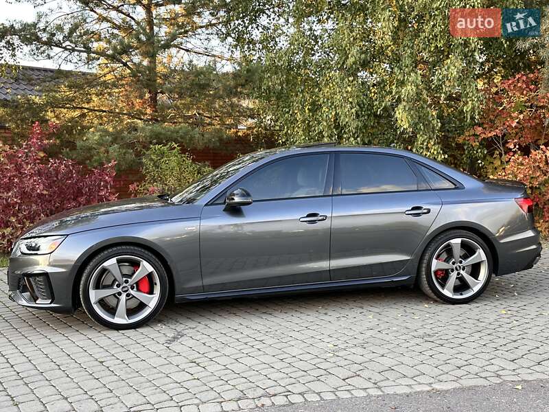 Седан Audi A4 2024 в Львове