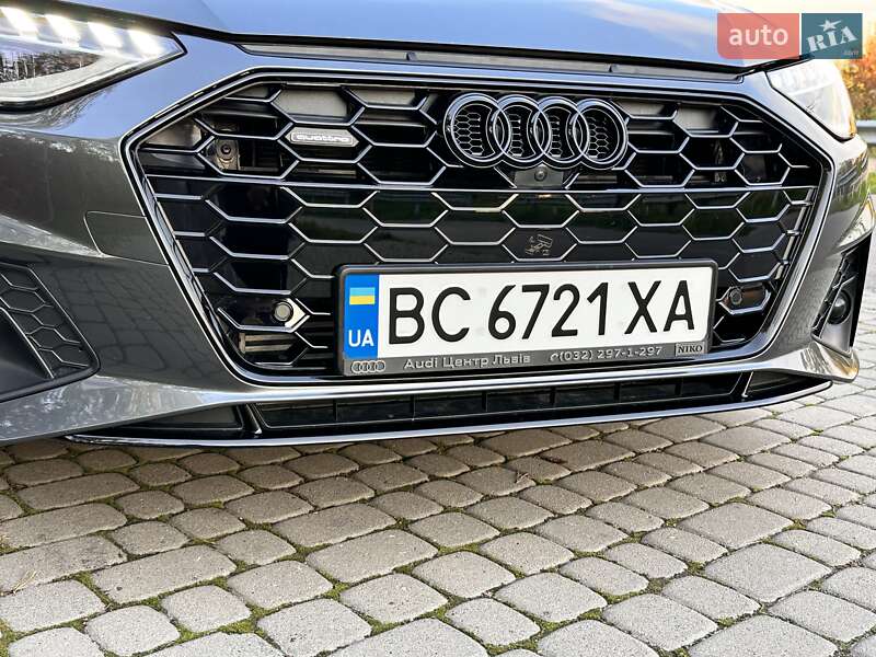 Седан Audi A4 2024 в Львове