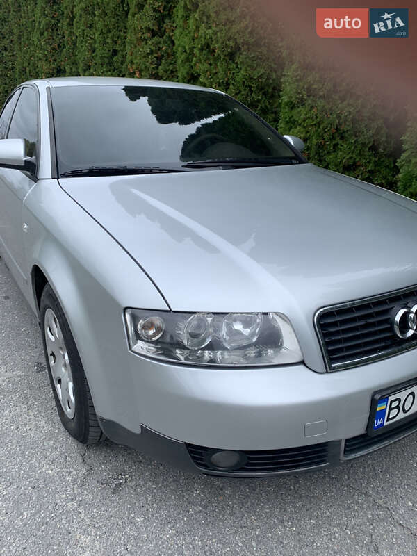 Седан Audi A4 2001 в Зборове