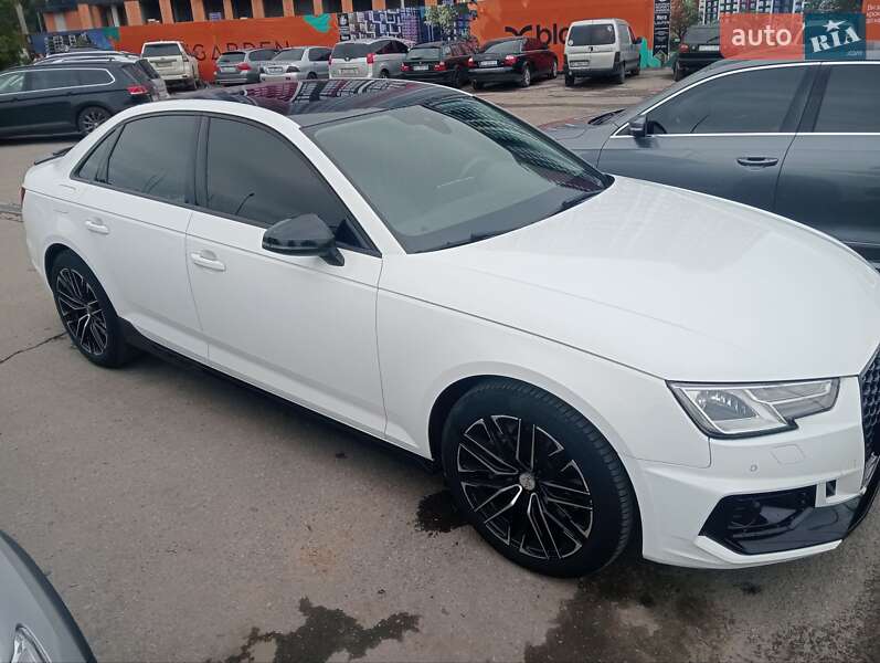 Седан Audi A4 2016 в Ивано-Франковске