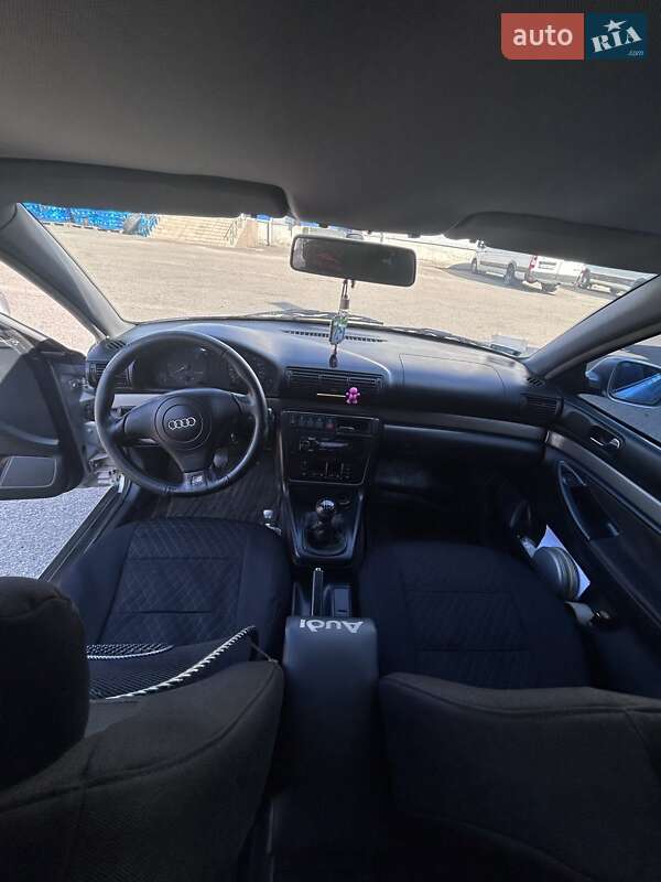 Седан Audi A4 1998 в Бабинцам