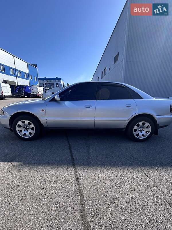 Седан Audi A4 1998 в Бабинцам