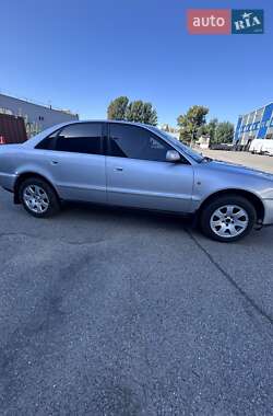 Седан Audi A4 1998 в 