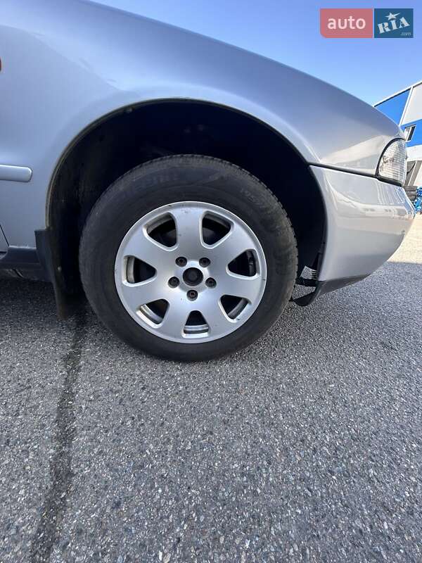 Седан Audi A4 1998 в Бабинцам