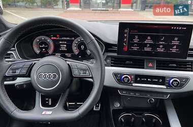 Седан Audi A4 2021 в 