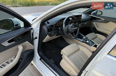 Седан Audi A4 2020 в 