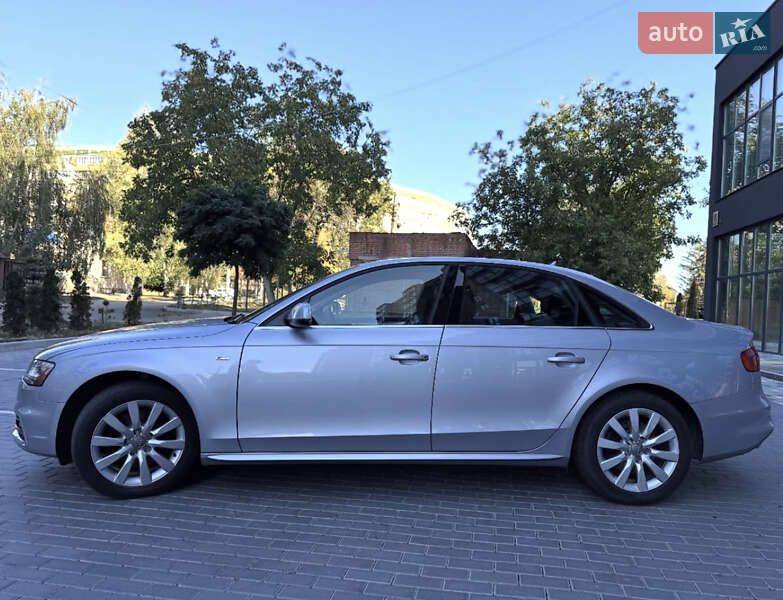 Седан Audi A4 2014 в Полтаве