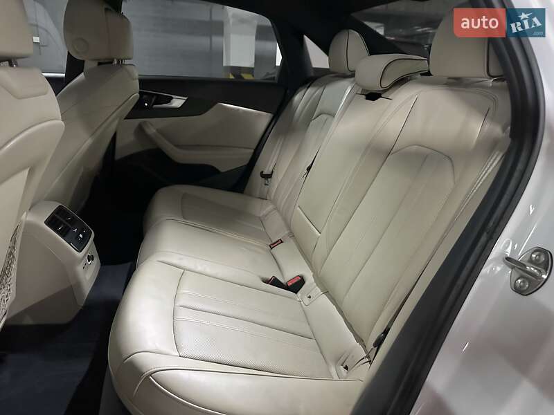 Седан Audi A4 2020 в Дніпрі