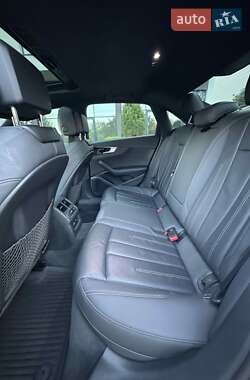 Седан Audi A4 2020 в 