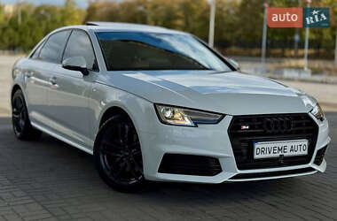 Седан Audi A4 2017 в 