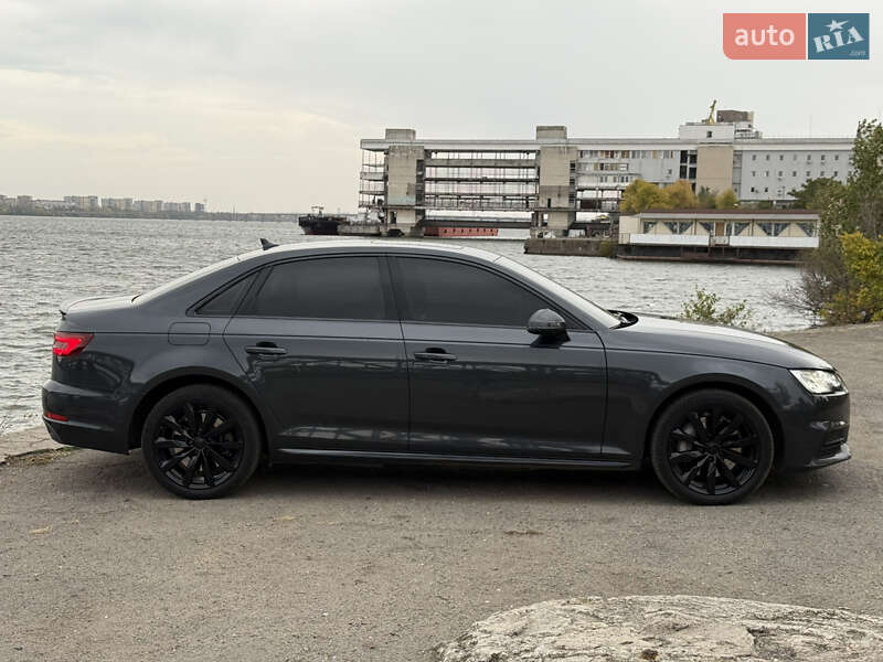 Седан Audi A4 2017 в Днепре