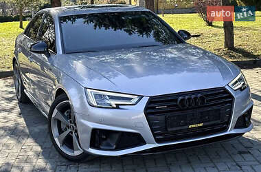 Седан Audi A4 2015 в 