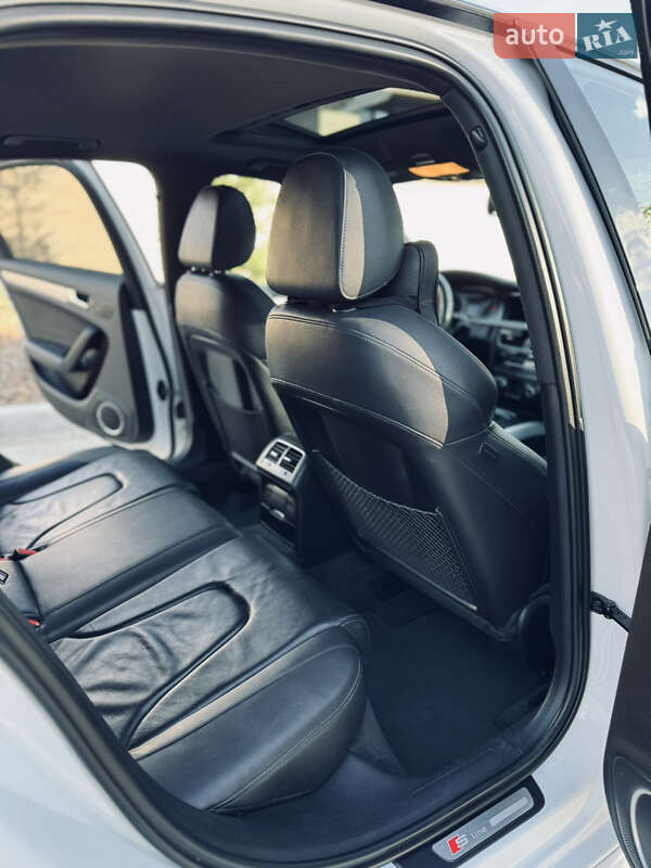 Седан Audi A4 2014 в Львове
