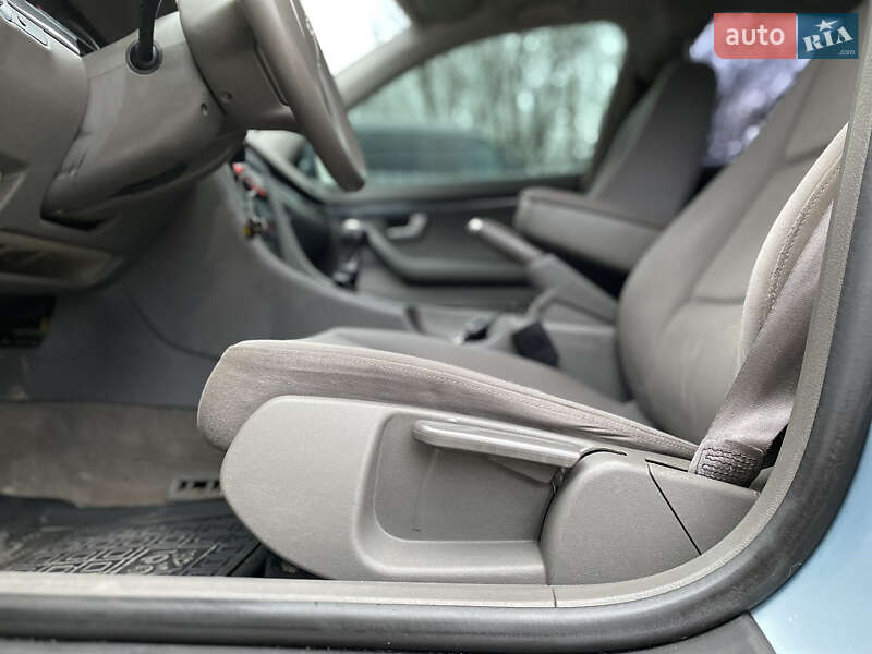 Седан Audi A4 2001 в Тернополе