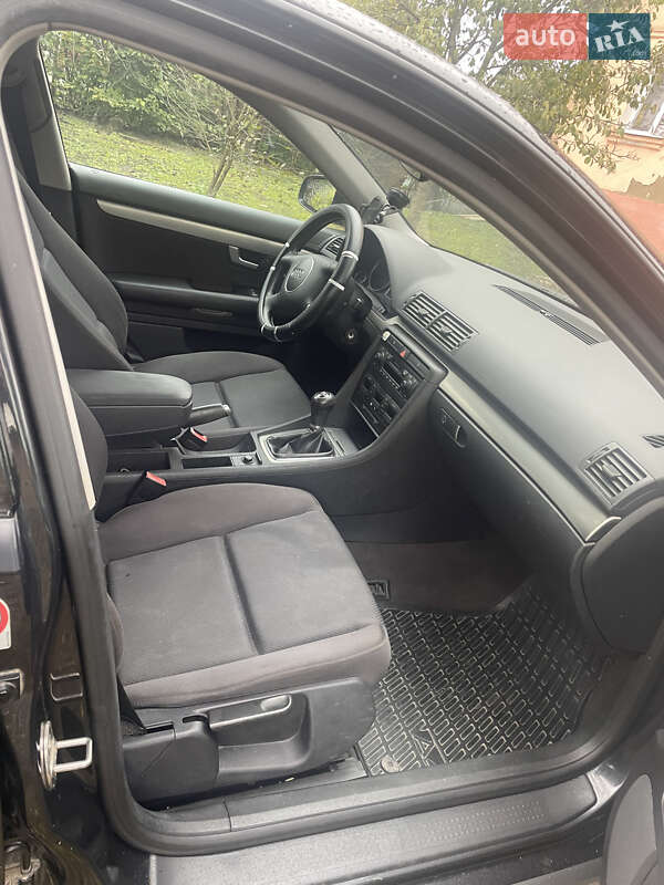 Седан Audi A4 2003 в Мостиске