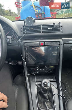 Седан Audi A4 2001 в 