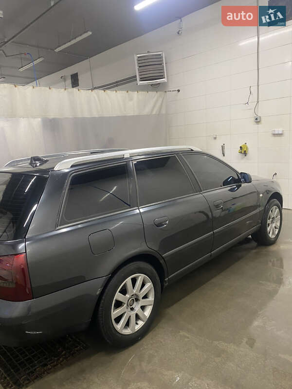 Універсал Audi A4 2000 в Ірпені