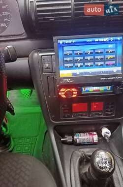 Седан Audi A4 1995 в Измаиле
