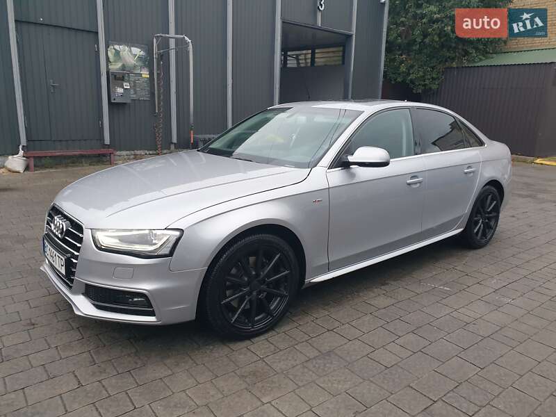Седан Audi A4 2014 в Львове