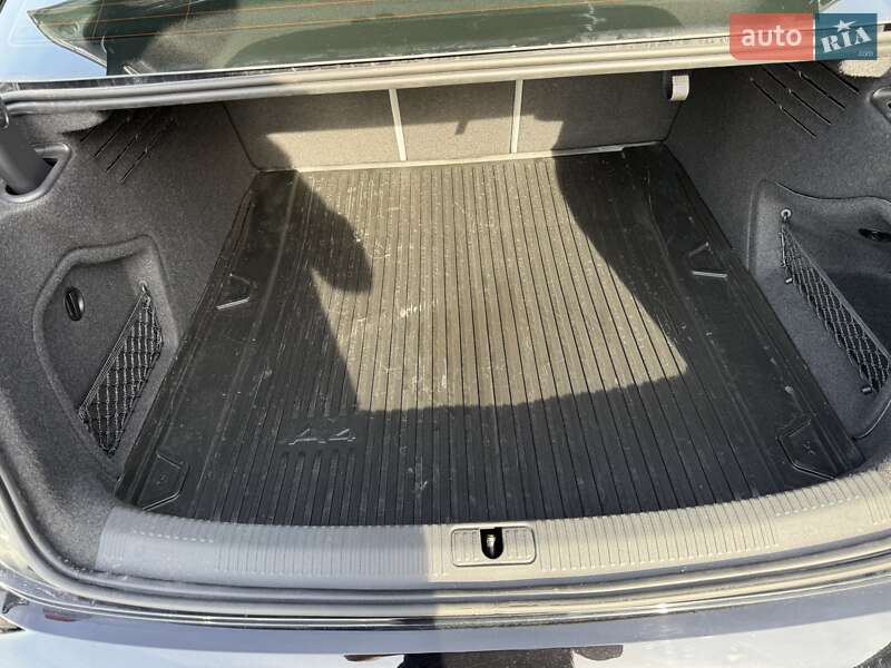 Седан Audi A4 2022 в Львове