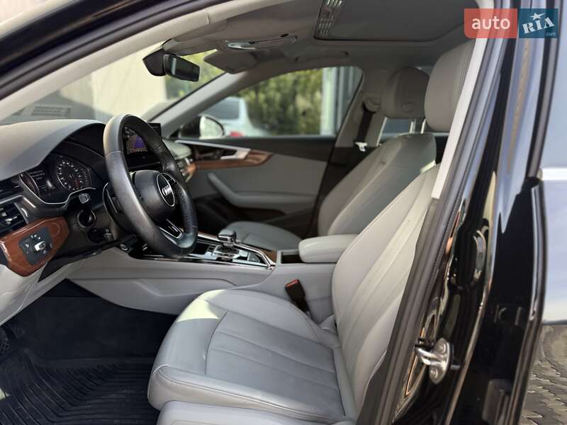 Седан Audi A4 2022 в Львове
