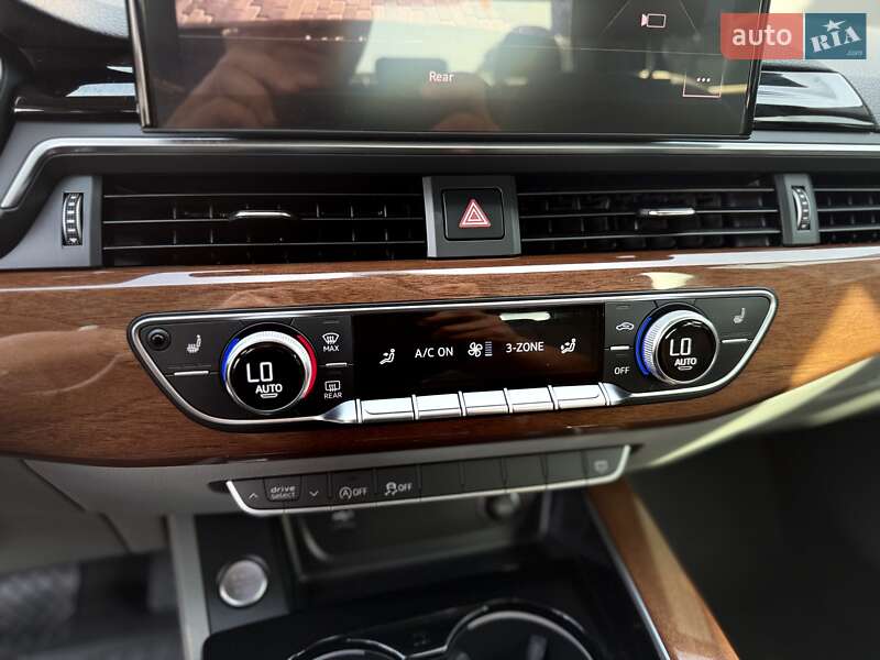Седан Audi A4 2022 в Львове