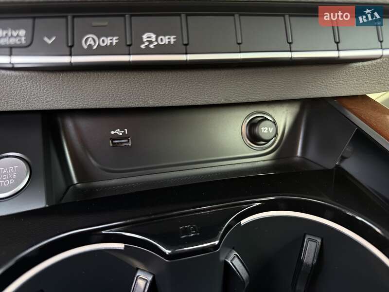 Седан Audi A4 2022 в Львове