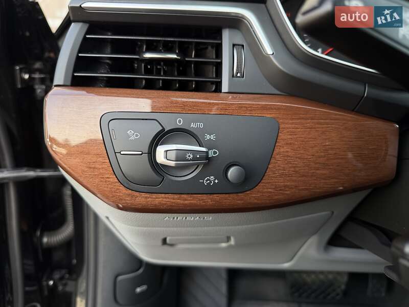 Седан Audi A4 2022 в Львове