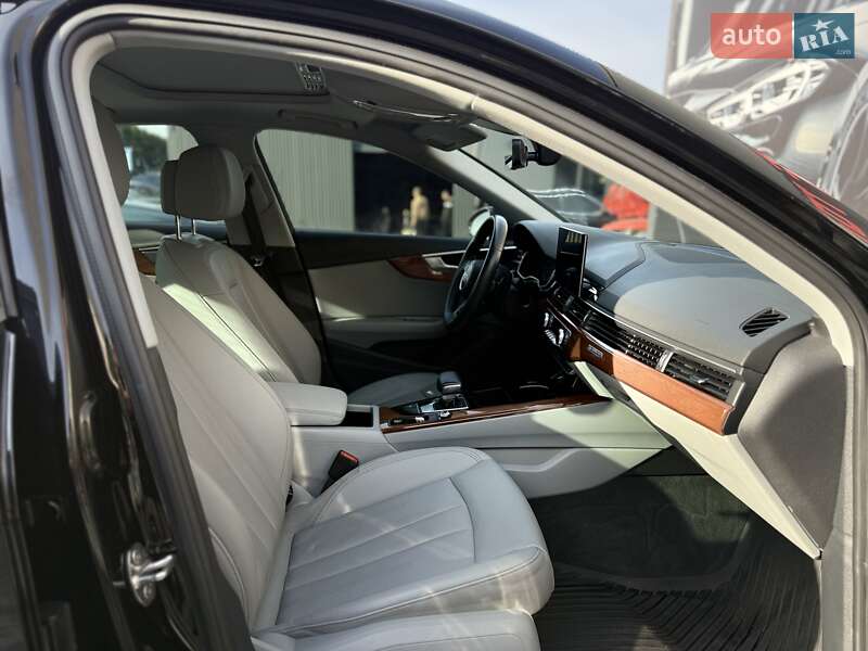 Седан Audi A4 2022 в Львове