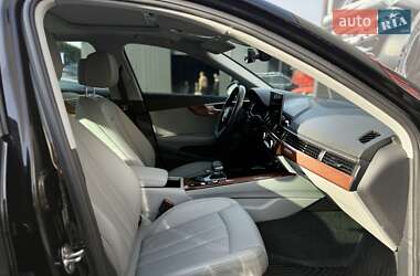 Седан Audi A4 2022 в 