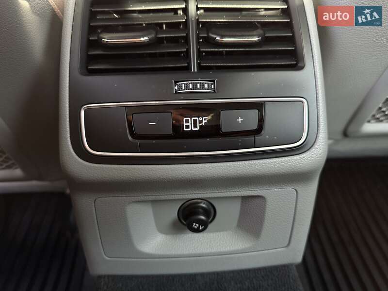 Седан Audi A4 2022 в Львове