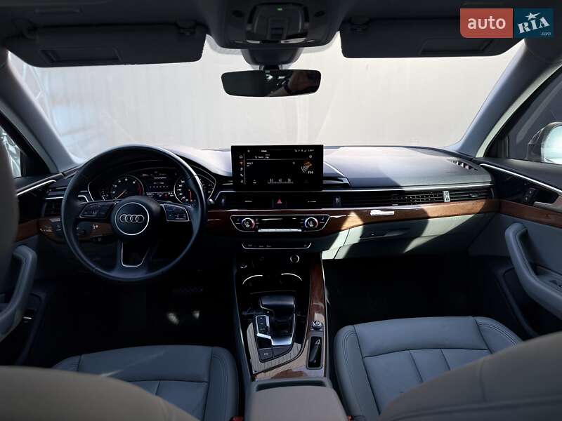 Седан Audi A4 2022 в Львове